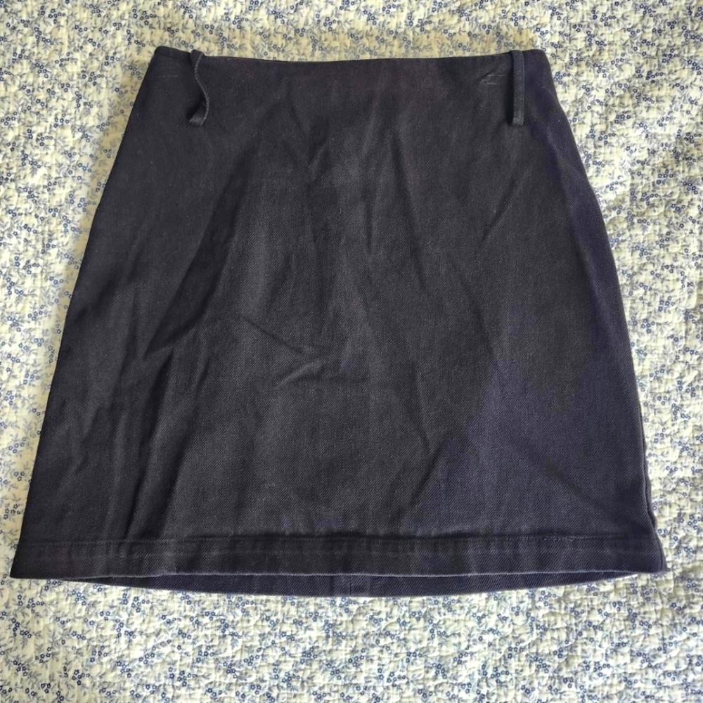 Classic Black Women's Zip Up Lightweight Denim Skirt